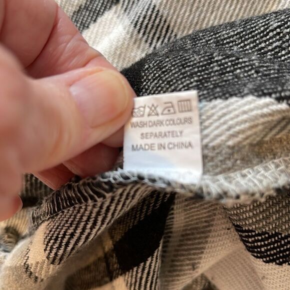 Plaid flannel Shacket - Picture 8 of 10